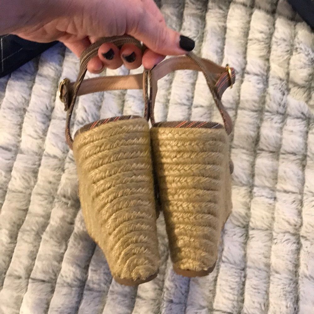 Beautiful striped Charles David espadrilles - Picture 7 of 7